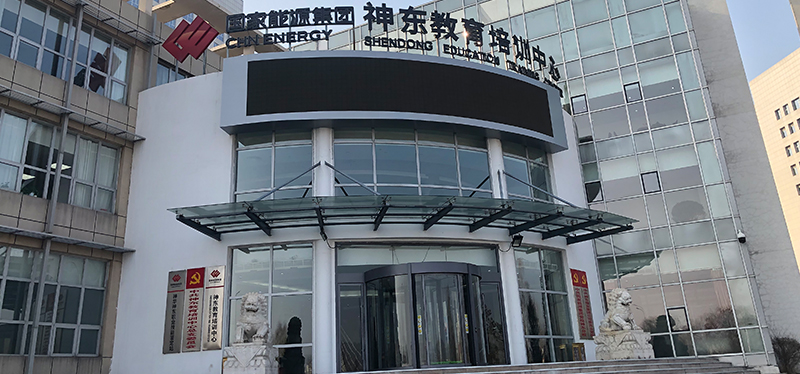 陜西榆林神東教培中心安裝升降屏風(fēng)電腦桌，實(shí)現(xiàn)一室多用